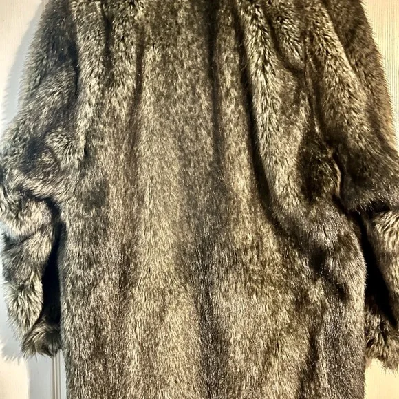 PRICE ⬇️ Vintage Tissavel Of France Faux Fur Coat By Gino Rossi - Picture 2 of 6